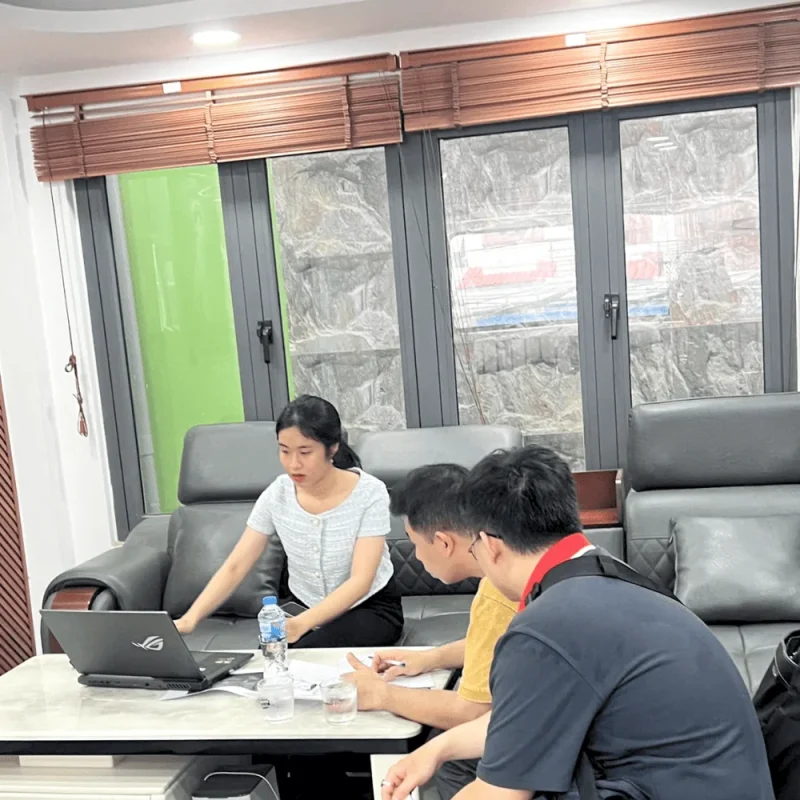 Khách hàng Kiến Vua