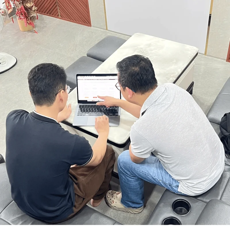 Khách hàng Kiến Vua Branding